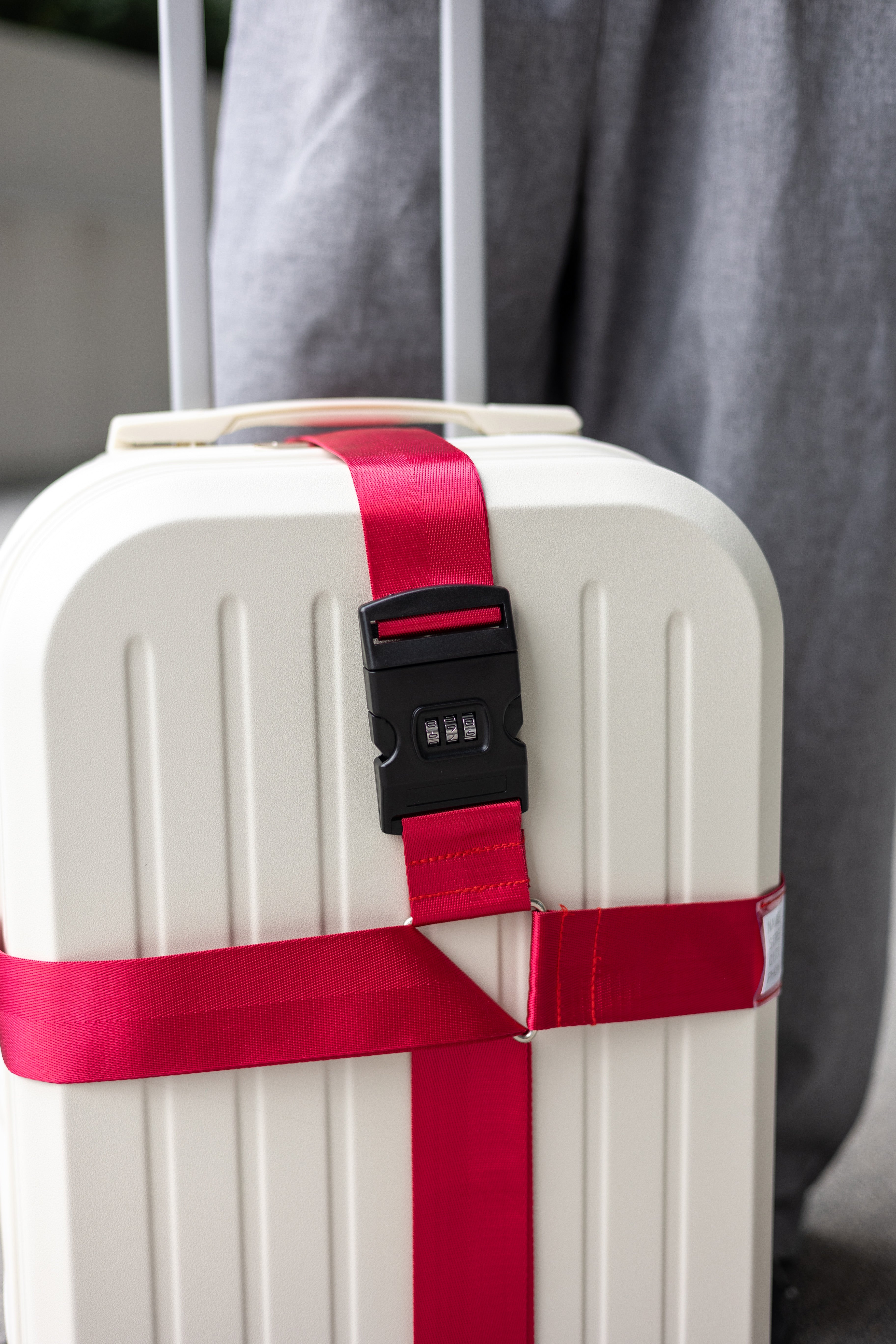 Cross luggage strap
